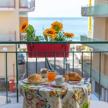 Πανσιόν La Casa Di Aurora Maiori